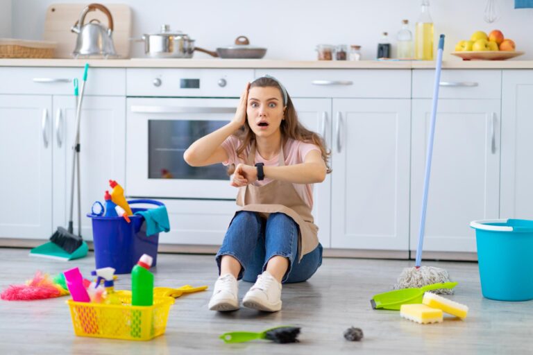 Deep Clean an Apartment Kitchen 2